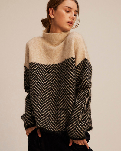 Elise – Chic Mock Neck Sweater