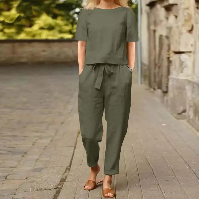 Charm Chic | Two-Piece Lounge Set with Relaxed Fit & Breathable Fabric | Versatile Casual Loungewear 3