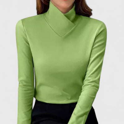 Élise – Stylish Turtleneck Knitwear