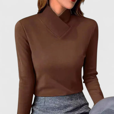Élise – Stylish Turtleneck Knitwear