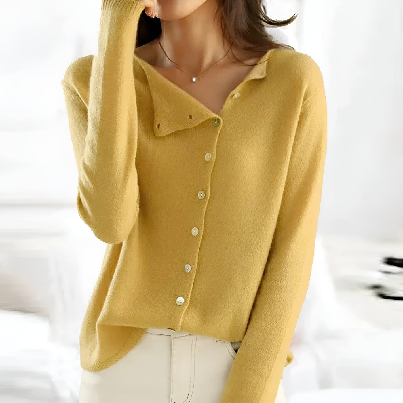 Léa – Sophisticated and Stylish Cardigan